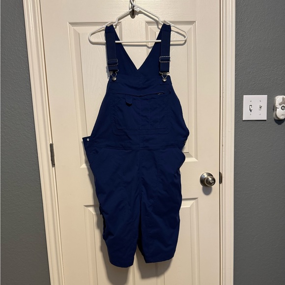 Duluth Trading Co Women's Heirloom Gardening Short Overalls - Picture 2 of 6